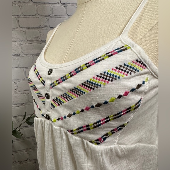 Maurices Embroidered tank top - Picture 2 of 5